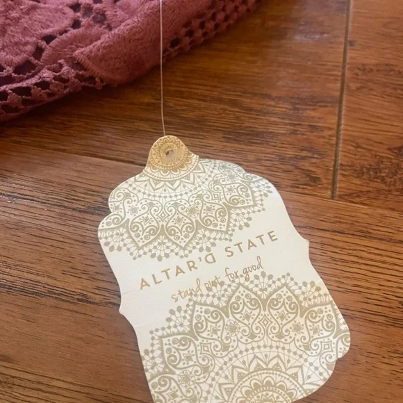 Altar’d State NWT Cranberry Mini Dress with Crocheted Flowers Size Small - Picture 3 of 6